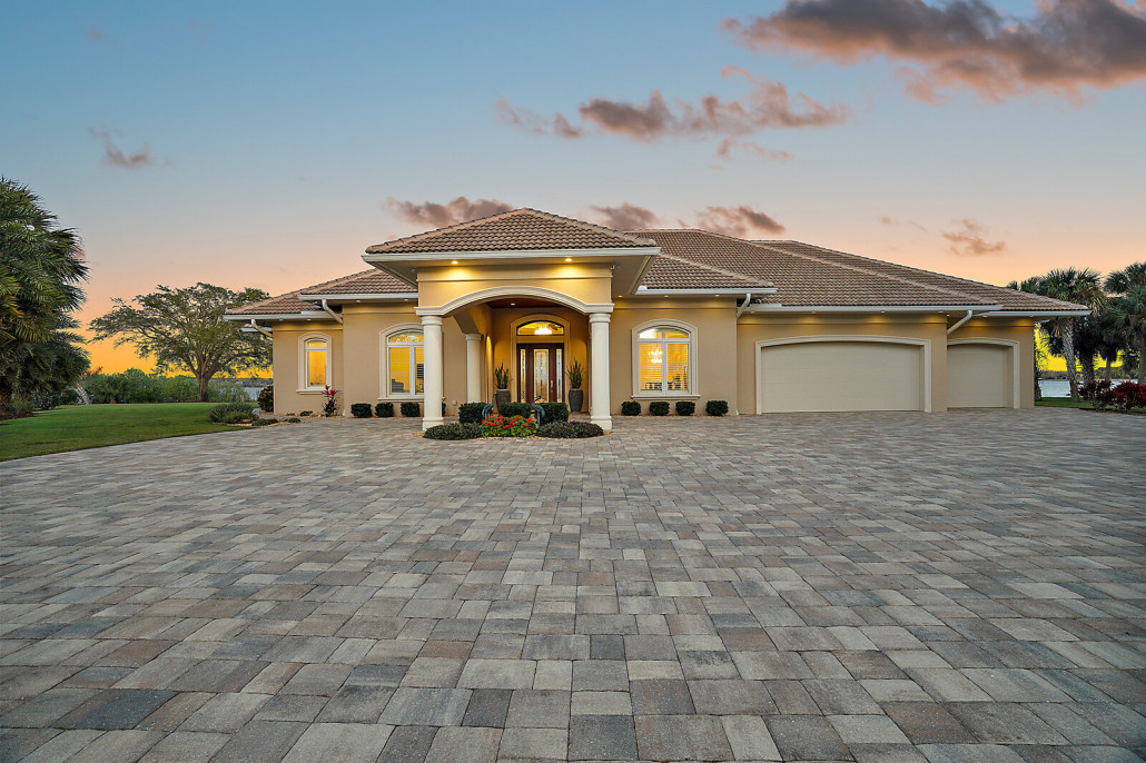 Mount Dora, FL Home for Sale on Lake Dora Pool, Private Dock & More